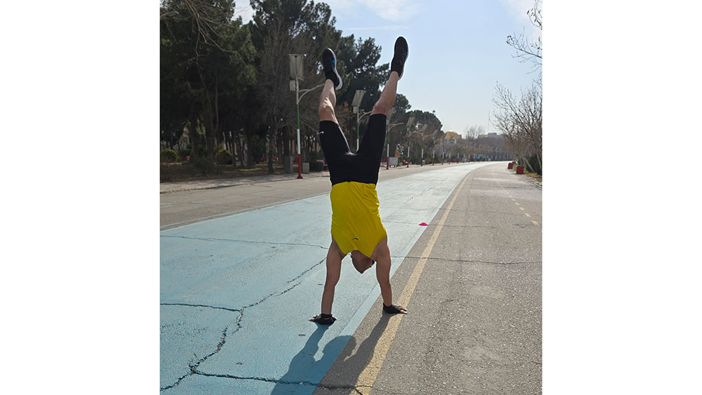 سریعترین زمان 50 متر راه رفتن روی دست