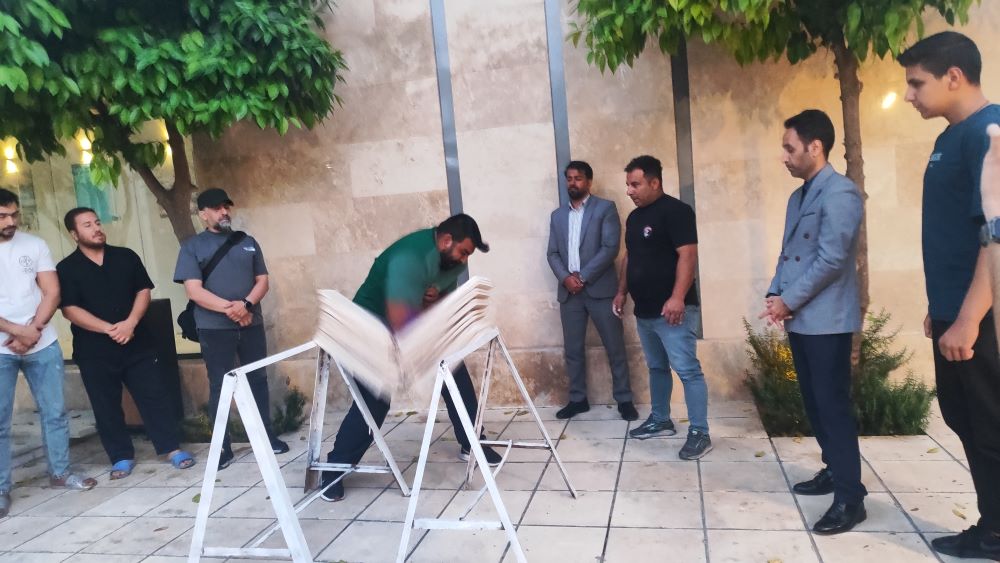 شکستن ضخیم ترین سنگ مرمر با یک ضربه دست