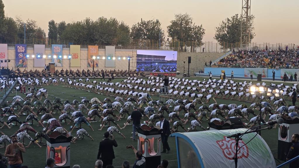 بیشترین افرادی که همزمان شنو زورخانه ای انجام دادند